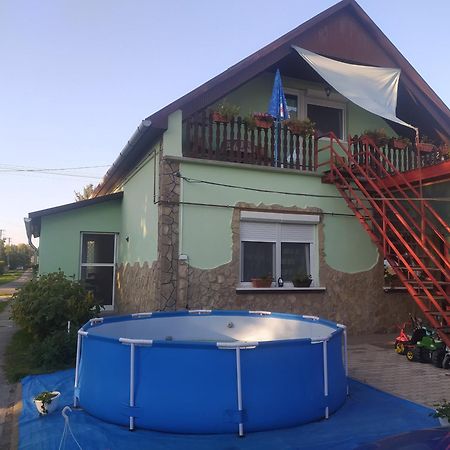 Villa Etus Vendéghaz 2 à Balatonfenyves Extérieur photo